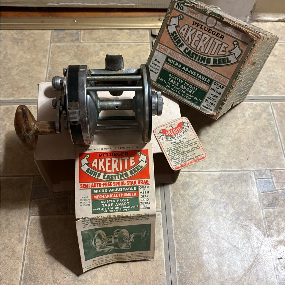 Pflueger Akerite No. 2068 Fishing Reel (with original box and manuals)